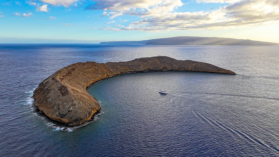 Pride of Maui 'Elua Sailing Towards Molokini